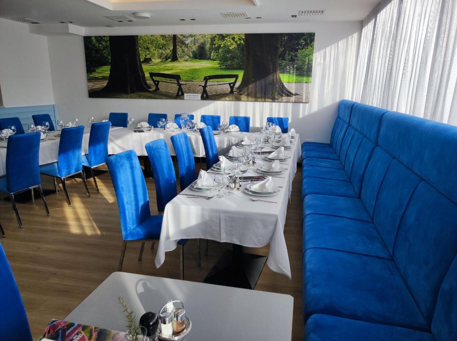 Bassiana Hotel Es Etterem シャールヴァール エクステリア 写真